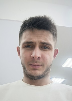 Максим из Москвы 23 года