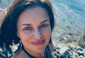 Karina, 54 - Just Me