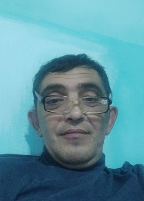 Арсен из Моздока 49 лет