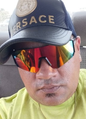 Lester, 42, Commonwealth of Puerto Rico, San Juan