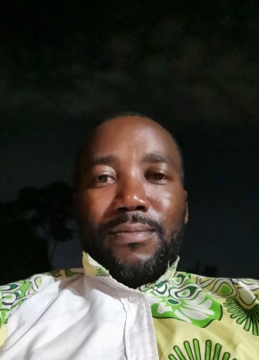 Arnaud feussi из Yaoundé 40 лет