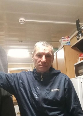 Максим из Новомосковска 47 лет
