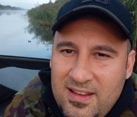 Oleg Ponomarev, 41, Saint Petersburg