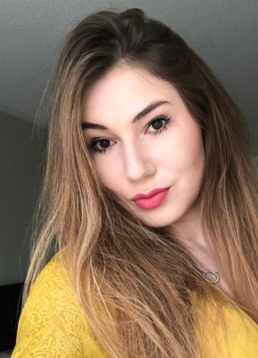 Julia, 26, Canada, Richmond Hill