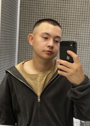 Александр из Хабаровска 22 года