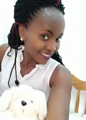 Daphine из Kampala 26 лет