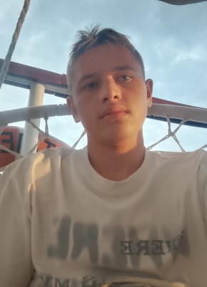 Стас из Луги 18 лет