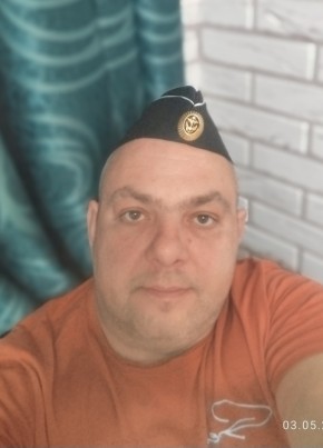 Максим из Воронежа 48 лет