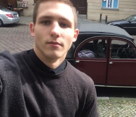 Dmitrii, 29, Berlin