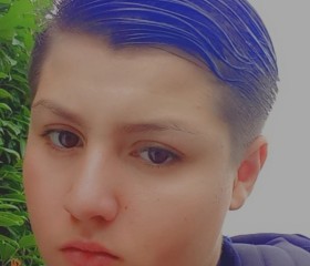 Amine, 22, Soissons