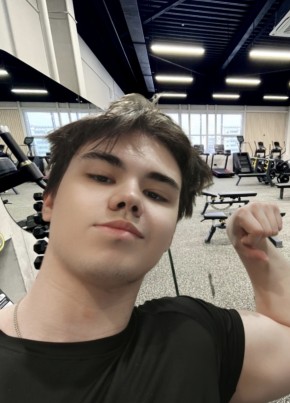 Тарасов Дмитрий из Ухты 18 лет