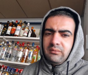 Farid , 36, Rochefort