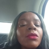 Queen J, 36  , Des Plaines