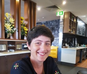 squashgirl 82, 44, Rockhampton