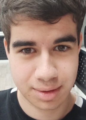 Данияр из Ялты 19 лет