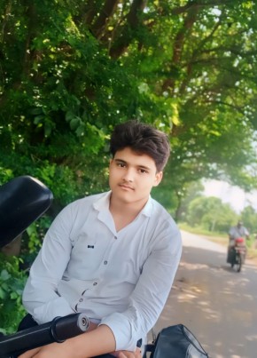 Zeeshan Khan, 19, India, Marathi, Maharashtra