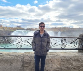 Ayush, 18, Halifax