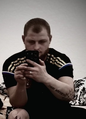 Денис из Волгограда 28 лет