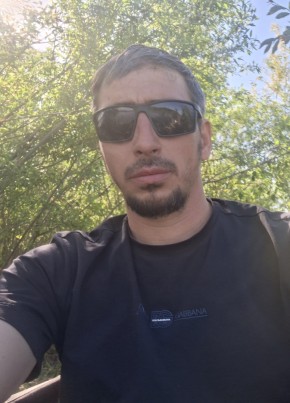 Аслан из Наурскаи 38 лет
