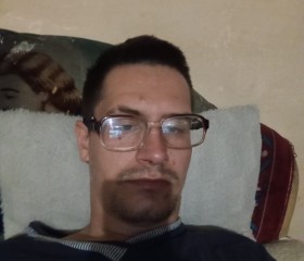 Laci, 32, Tiszafured