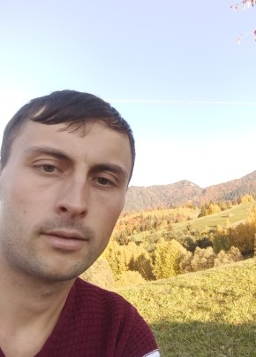 Alex, 23, Romania, Bran