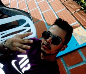 Julian, 25, Medellin