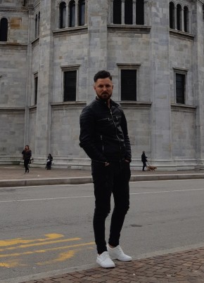 Adam Dragoș, 35, Repubblica Italiana, Cinisello Balsamo