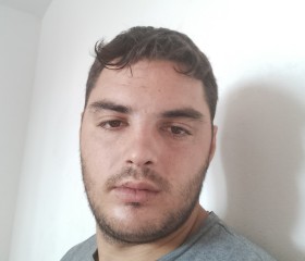 Emil, 22 года, București