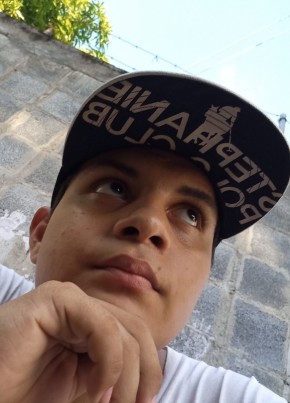 Angel Funes, 18, República de El Salvador, San Miguel