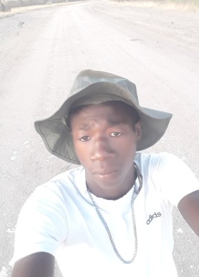 Rene uwu-khaeb, 19, Namibia, Rundu