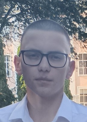 Макс из Воронежа 18 лет
