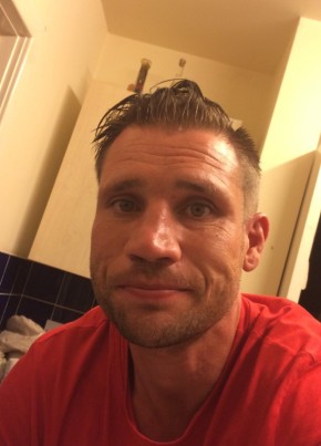 Lewis Smith, 41, United Kingdom, Leicester