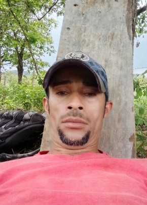 Douglas Andrés r из San Pedro Sula 43 года