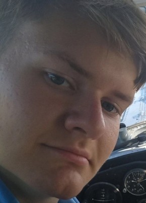 Михаил из Смоленска 18 лет