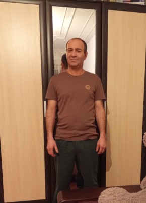 Казбек из Терека 49 лет