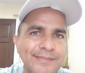 Charly, 27, Mercedes