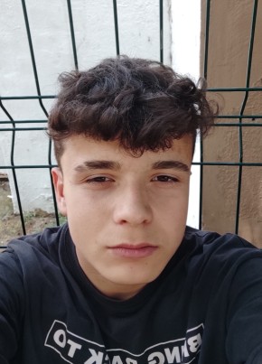 Ahmet, 18, Türkiye Cumhuriyeti, Mustafakemalpaşa