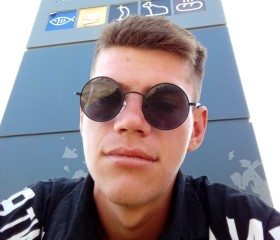 Gabriel, 20, Iasi