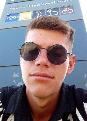 Gabriel из Iași 20 лет