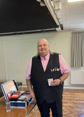 Andy из Milton Keynes 62 года
