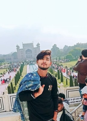 Boss, 19, India, Agra