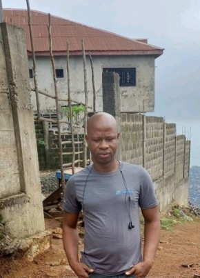 Fod, 18, Sierra Leone, Freetown