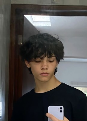 Julian из Ciudad de La Santísima Trinidad y Puerto de Santa María del Buen Ayre 19 лет
