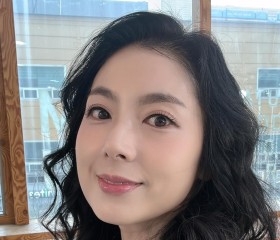 Li Na, 27, New York City