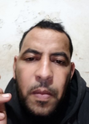 Omar, 36, People’s Democratic Republic of Algeria, Bir el Djir