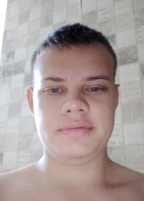 Титов Максим из Шахуньи 19 лет