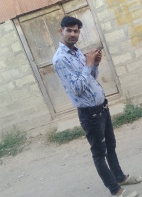 Farooq, 25, India, Srinagar (Jammu and Kashmir)