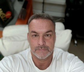 MIShA PETROCh, 45, Hayes