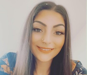 Vanessa, 24, Beckenham