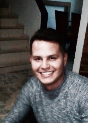 Leo Hernandez, 32, República de Colombia, Santafe de Bogotá